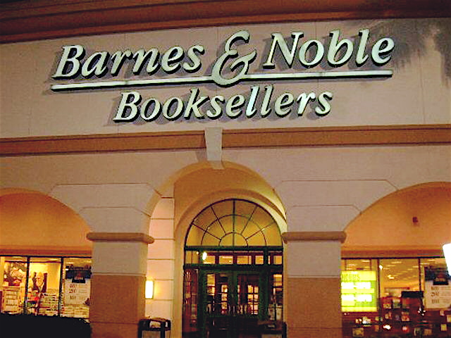 barnes and noble storefront