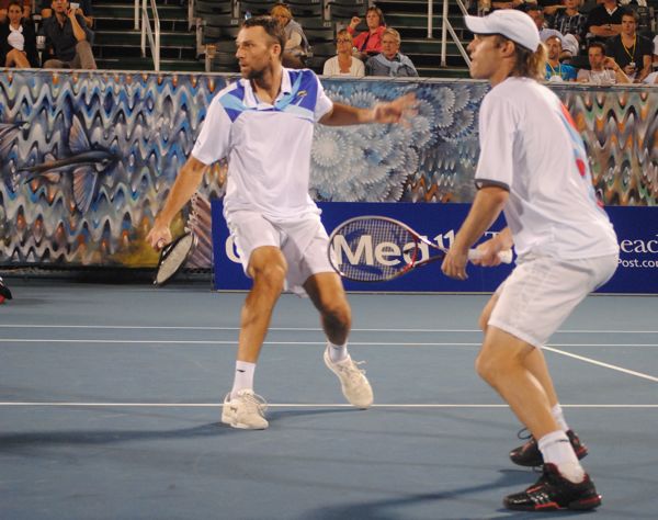 Ivo Karlovic, left, and Frank Moser upset the No. 1 doubles team of Bob and Mike Bryan Thursday at the Delray Beach ITC. 
